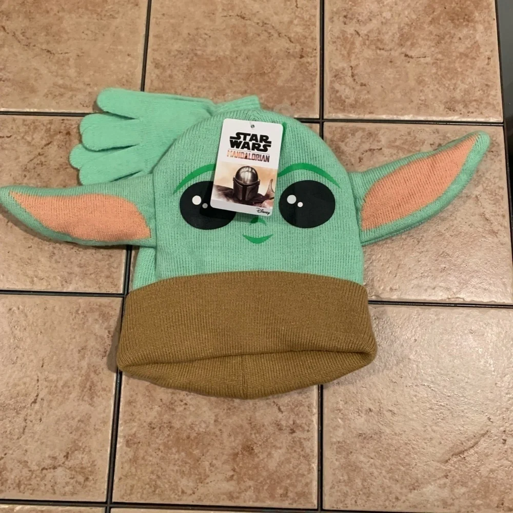 Star Wars Mandalorian Grogu Knit Hat and Gloves NWT